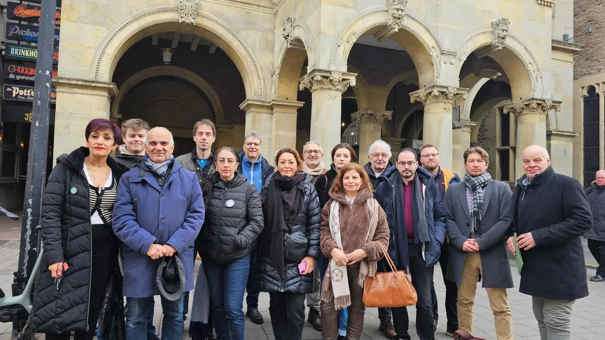Gruppenfoto Sieben Parteien mit Iran Solidarität Münster