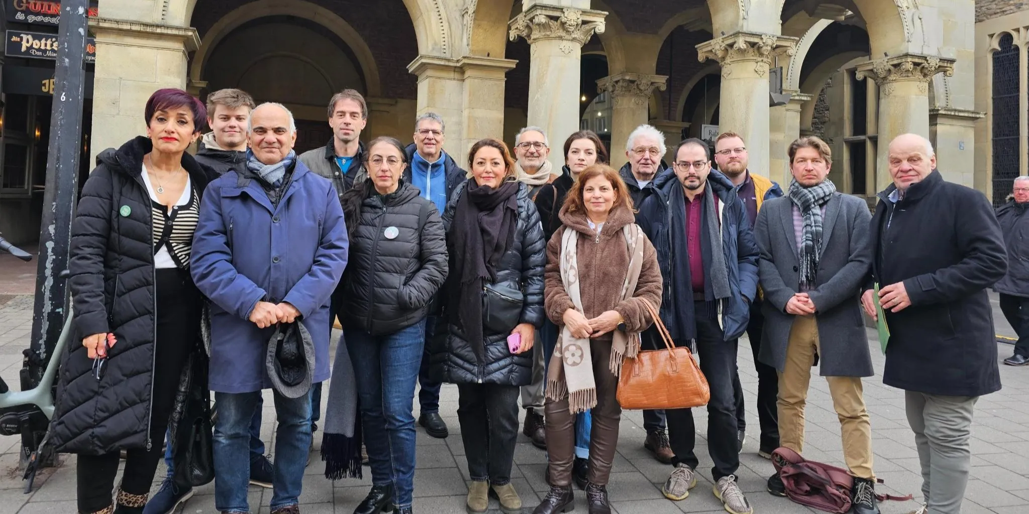 Gruppenfoto vor dem Stadtweinhaus in Münster